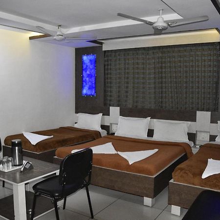 Midtown Hotel Amhedabad Dış mekan fotoğraf