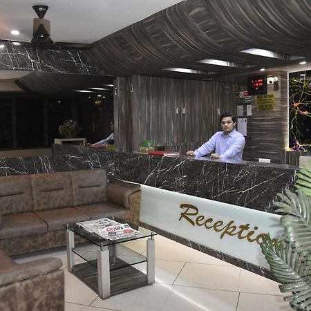 Midtown Hotel Amhedabad Dış mekan fotoğraf
