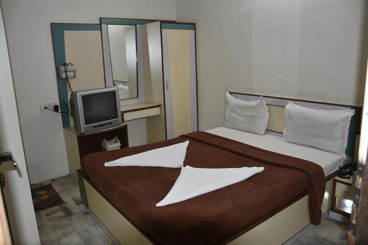 Midtown Hotel Amhedabad Dış mekan fotoğraf