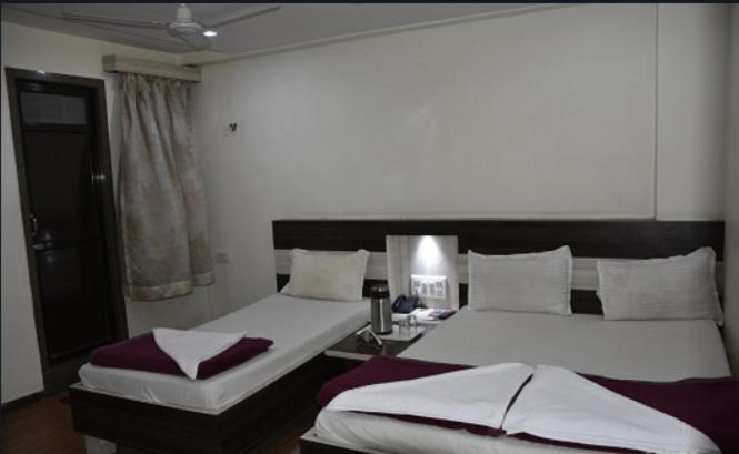 Midtown Hotel Amhedabad Dış mekan fotoğraf